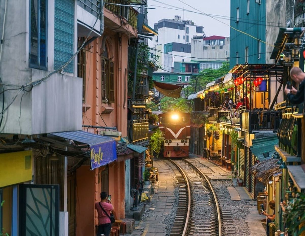 Blog 1 Hanoi train street