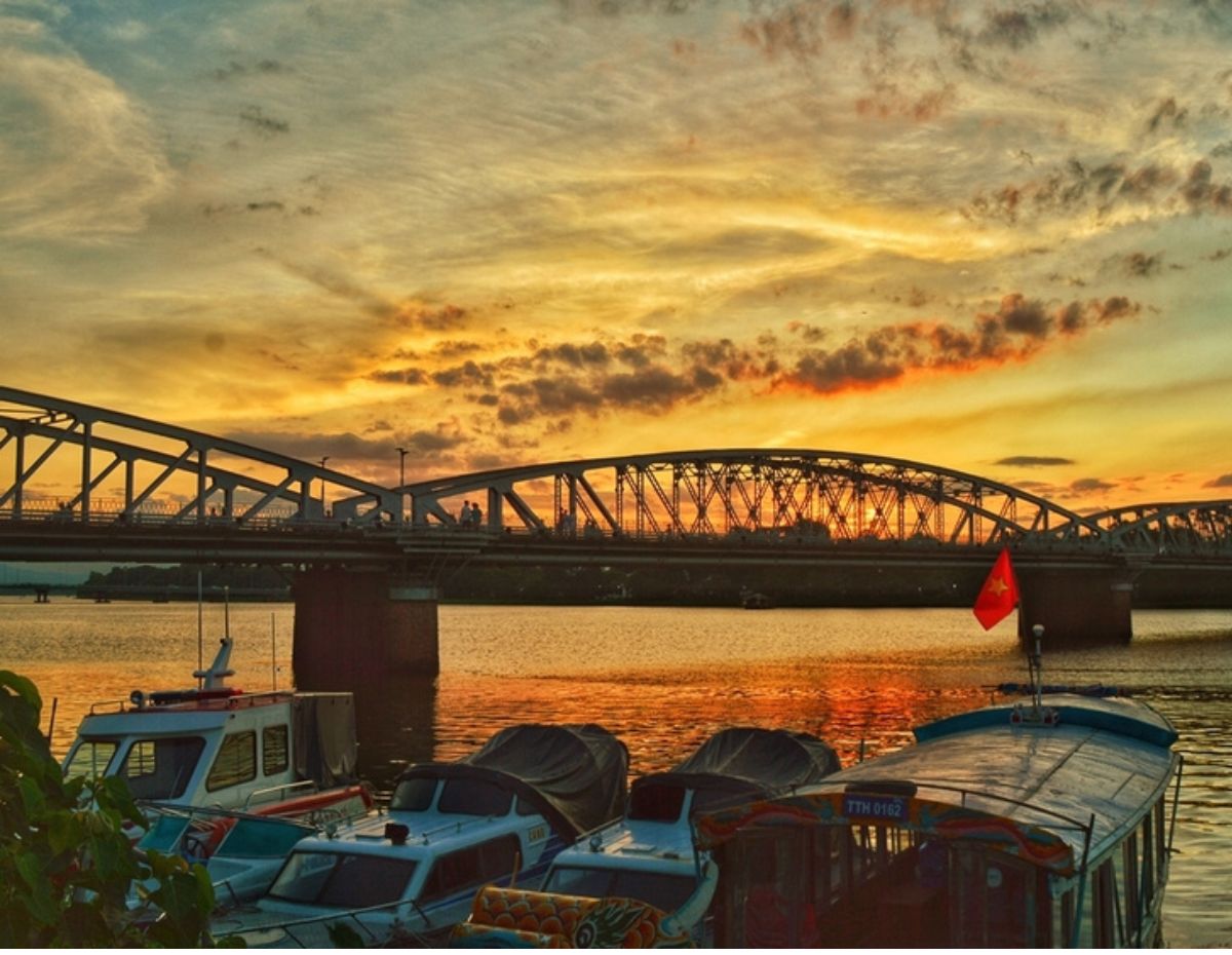 Blog 17 Truong Tien Bridge Hue