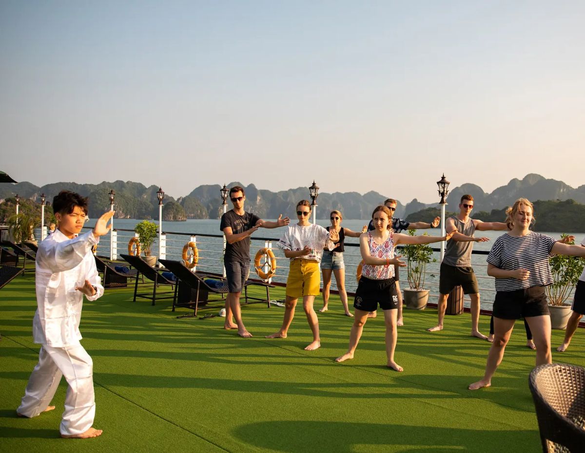Halong Bay Cruise 1